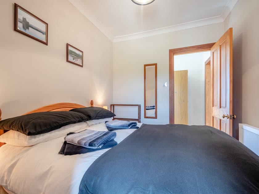 Double bedroom | Kilbride Cottage - Shannochie Cottages, Shannochie