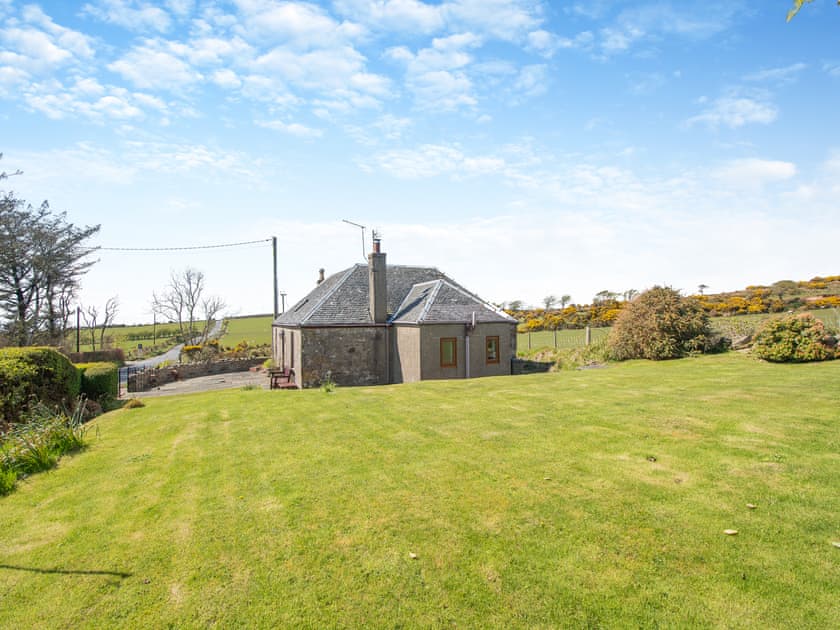 Garden | Kilbride Cottage - Shannochie Cottages, Shannochie