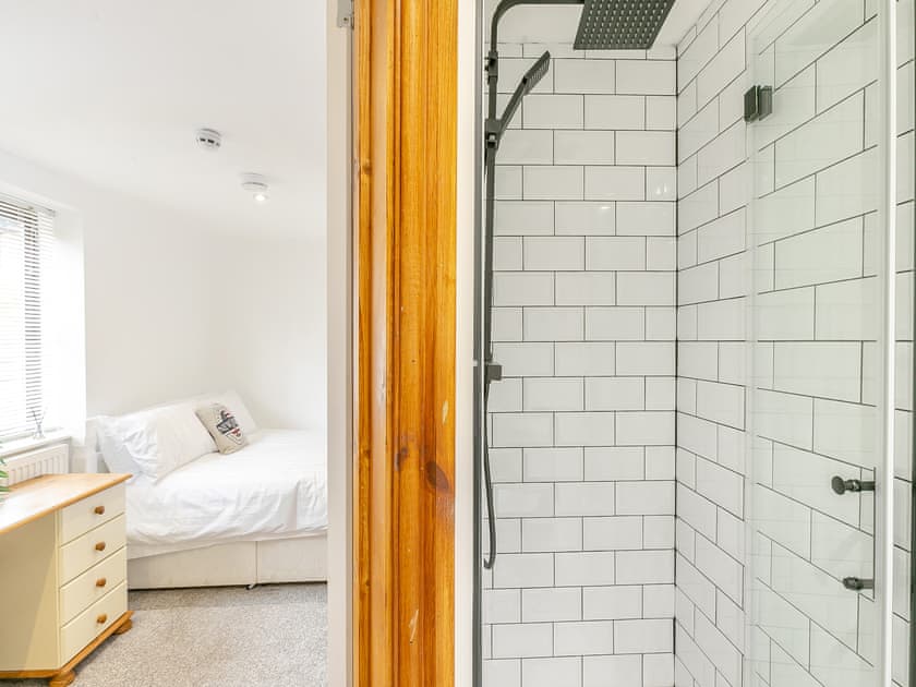 En-suite | The Lodge, Gloucester