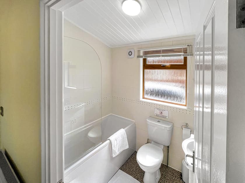 Bathroom | Meadow View 16, Ilfracombe