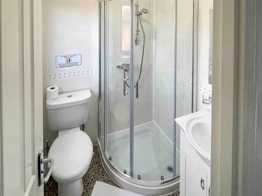 En-Suite king size bedroom  | Meadow View 16, Ilfracombe