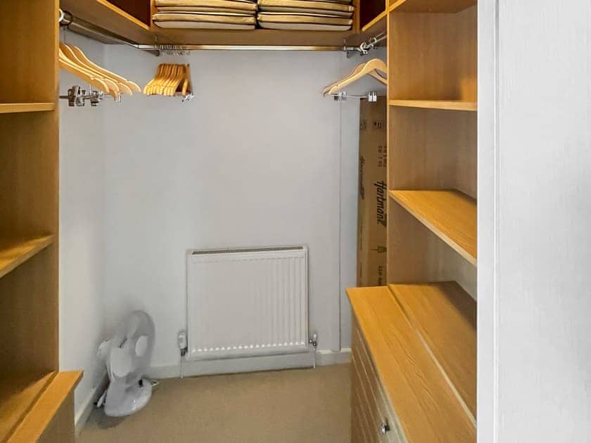 Walk in wardrobe in king size bedroom  | Meadow View 16, Ilfracombe