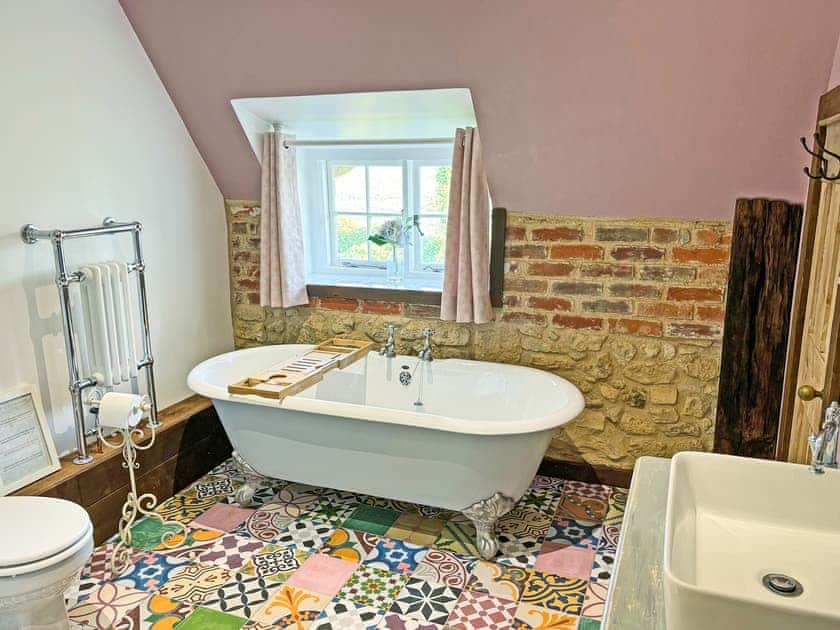 Bathroom | Rossiters Cottage - Rossiter’s Vineyard Barn, Wellow, near Yarmouth