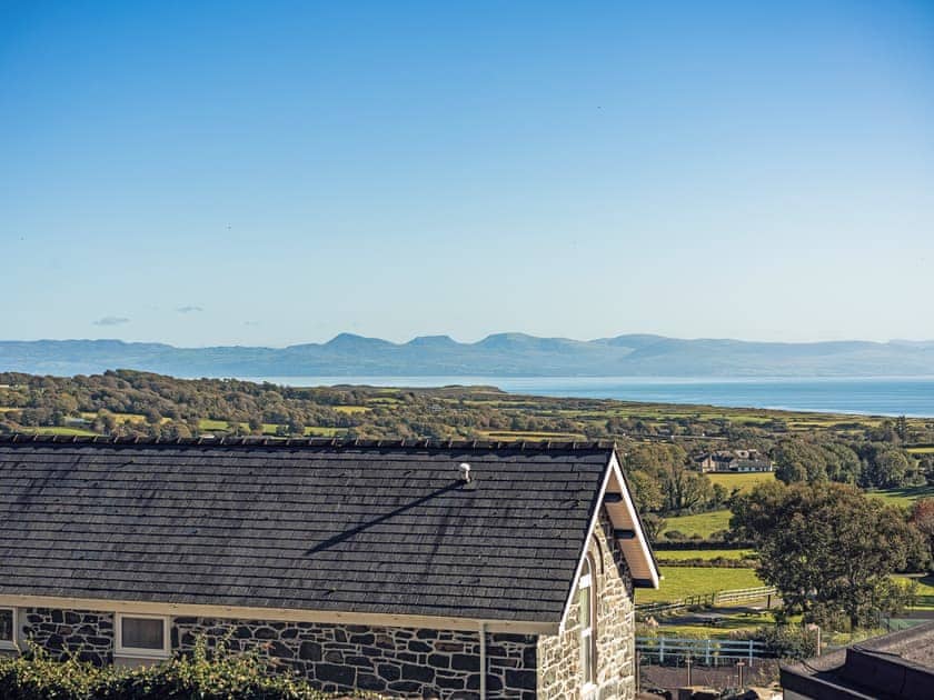 Surrounding area | Golygfa Hudol - Llwynhudol Vineyard Cottages, Pwllheli