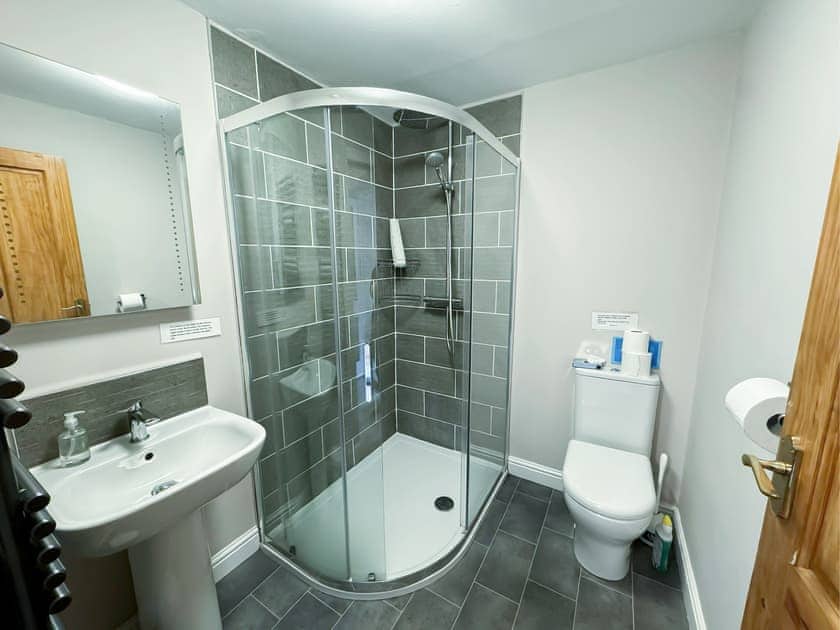 Shower room | Littondale, Litton, near Kettlewell