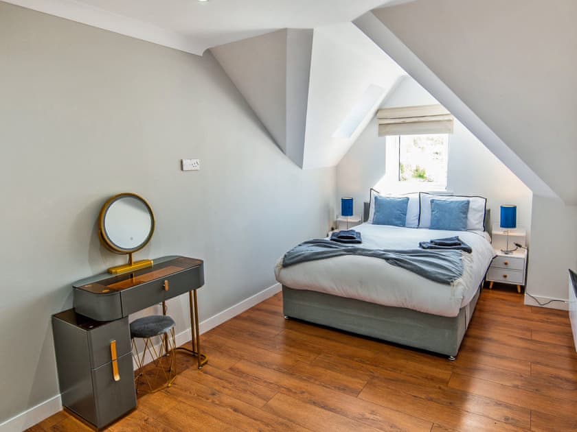 Double bedroom | Tay Views Apartment, Perth