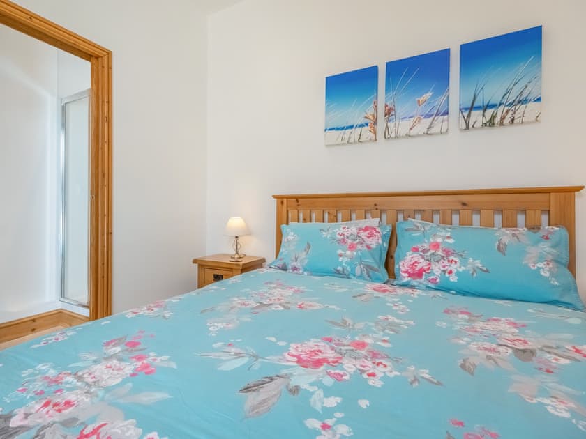 Well presented double bedroom | The Great North Barn - Hall Farm Barns, Gimingham, near Mundesley