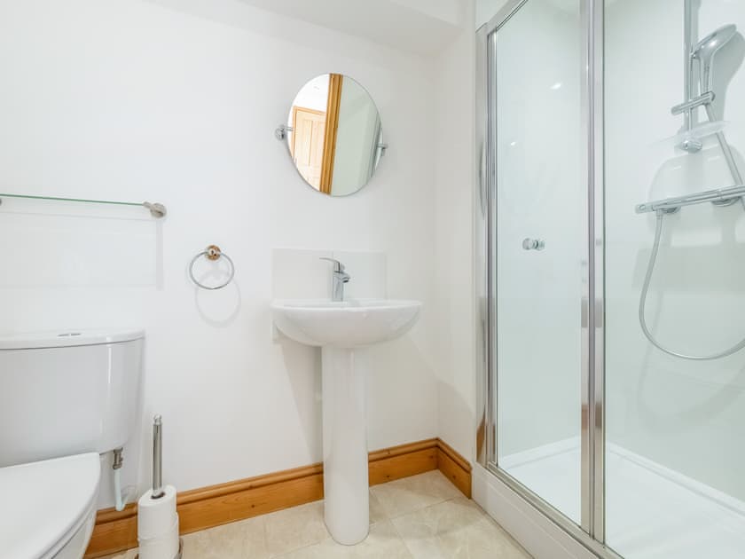 En-suite | The Great North Barn - Hall Farm Barns, Gimingham, near Mundesley