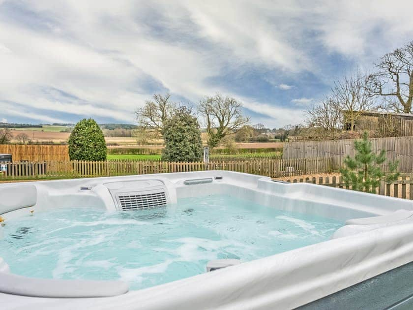 Hot tub | The Great South Barn - Hall Farm Barns, Gimingham, near Mundesley