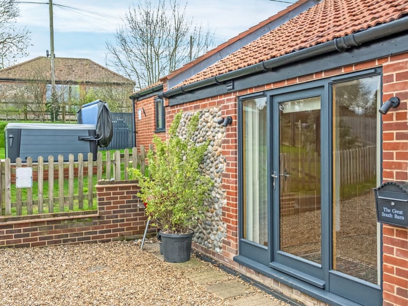 Exterior | The Great South Barn - Hall Farm Barns, Gimingham, near Mundesley