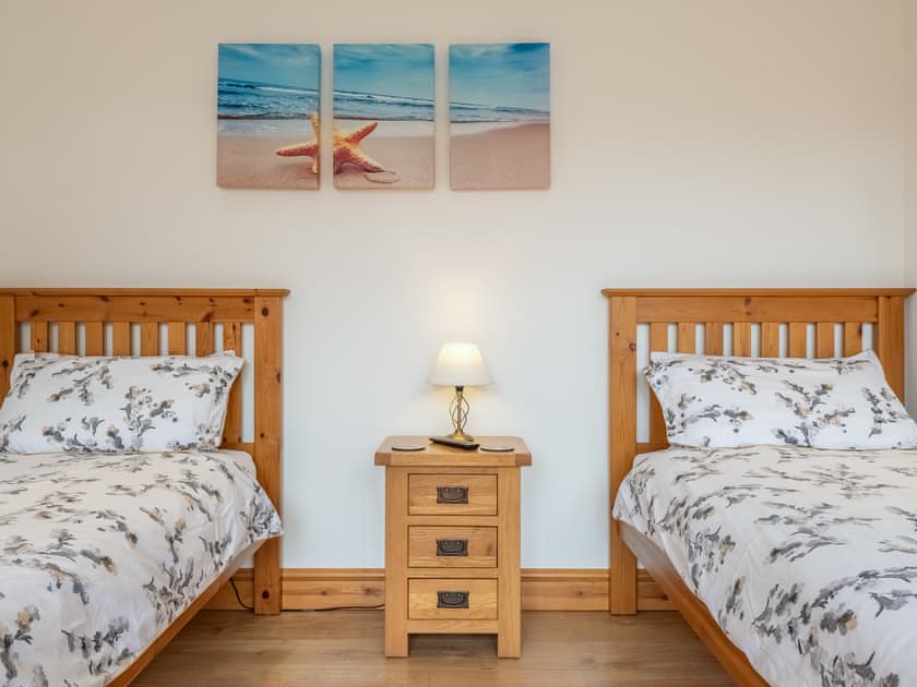 Twin bedroom | The Great South Barn - Hall Farm Barns, Gimingham, near Mundesley