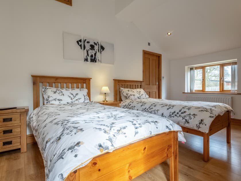 Twin bedroom | The Great South Barn - Hall Farm Barns, Gimingham, near Mundesley