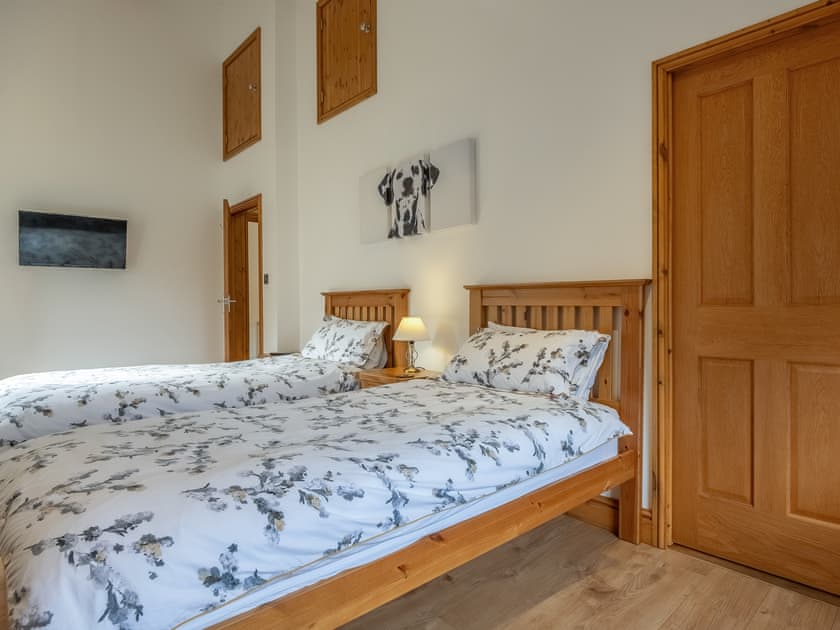 Twin bedroom | The Great South Barn - Hall Farm Barns, Gimingham, near Mundesley