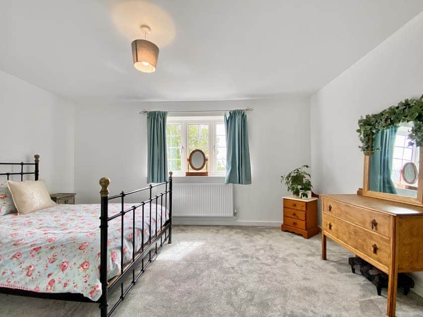 Double bedroom | St. Wulfstan House - H, Hawkesbury Upton, Badminton