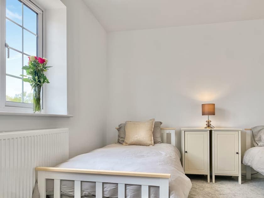 Twin bedroom | St. Wulfstan House - H, Hawkesbury Upton, Badminton