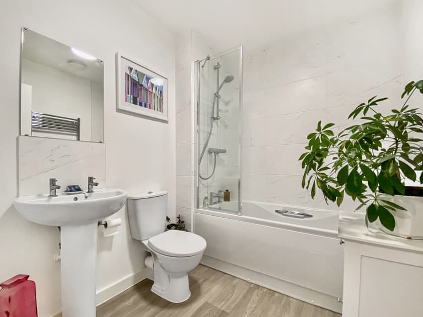 Bathroom | St. Wulfstan House - H, Hawkesbury Upton, Badminton