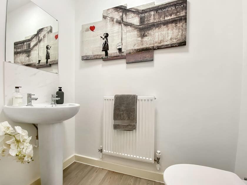Bathroom | St. Wulfstan House - H, Hawkesbury Upton, Badminton