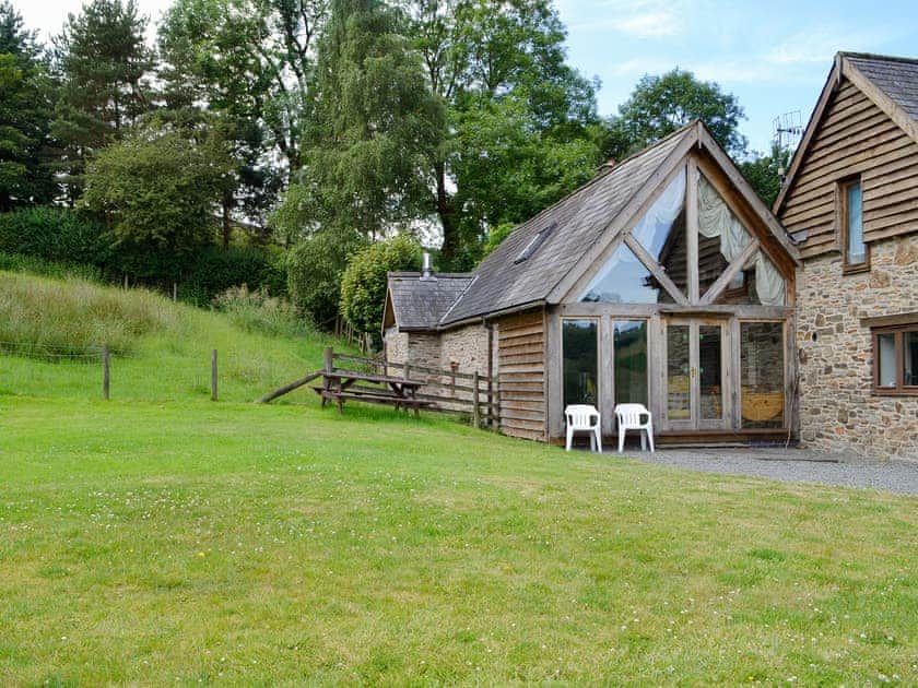 Exterior | Pollys Cottage - Cwmbrith Isaf, Penybont, near Llandrindod Wells