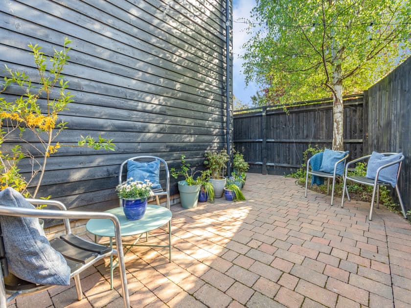 Private Courtyard  | Bluebell Lodge, Cambridge