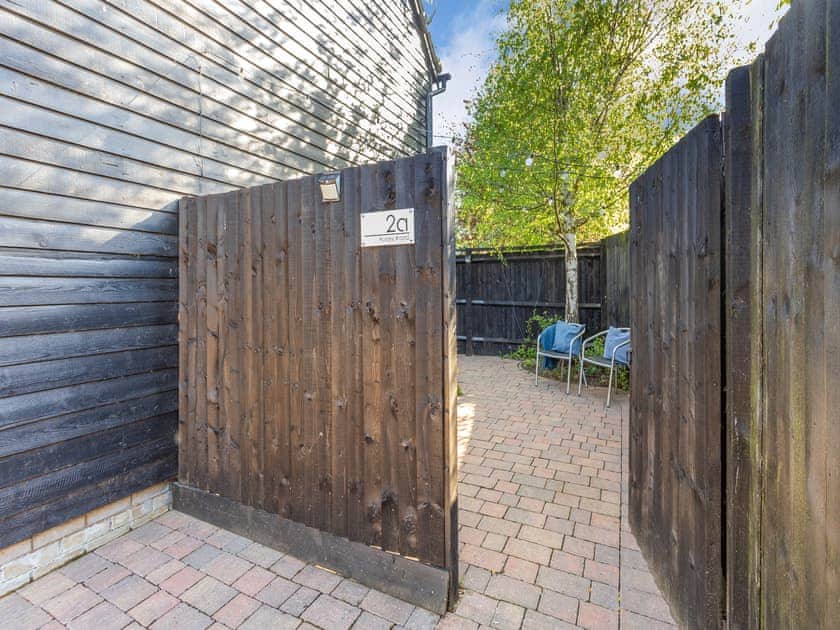 From the road & Off-road parking  | Bluebell Lodge, Cambridge