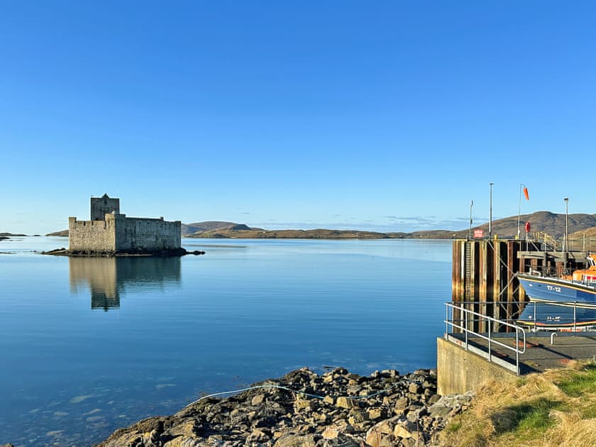 Castlebay, Isle of Barra | Grianan, Isle of Barra