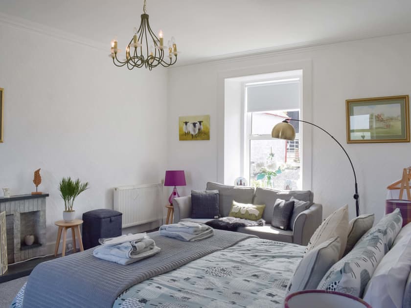 Double bedroom | Muirston Farmhouse - Farmhouse Holidays, Cumnock