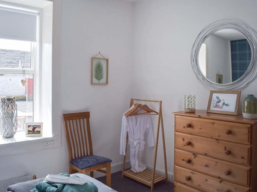 Double bedroom | Muirston Farmhouse - Farmhouse Holidays, Cumnock