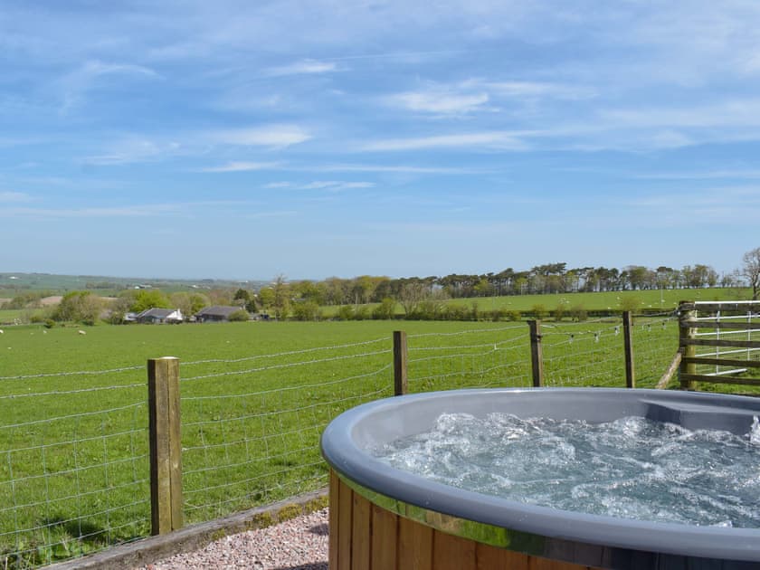 Hot tub | Muirston Farmhouse - Farmhouse Holidays, Cumnock