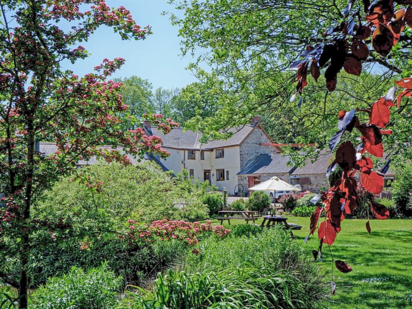 Garden and grounds | The Corn Loft - Longlands Farm Cottages, Haverfordwest, near Narberth