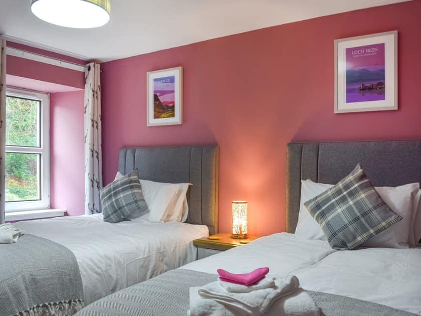 Twin bedroom | Riverview, Bridge of Allan