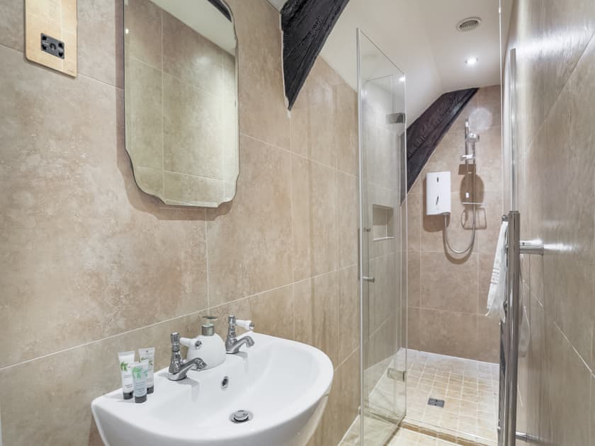 Bathroom | South Wing, Kingsbridge