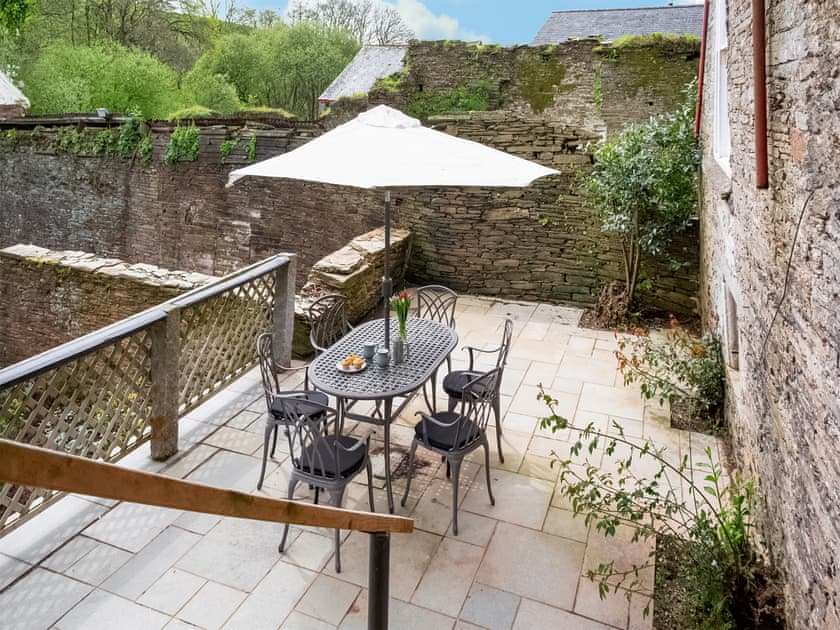 Outdoor eating area | South Wing, Kingsbridge