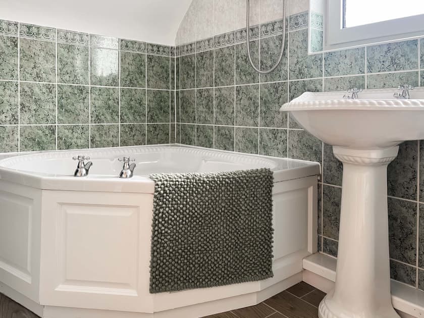 Bathroom | Estuary Retreat, Llanelli