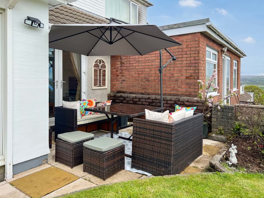 Sitting-out-area | Estuary Retreat, Llanelli