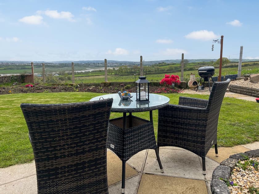 Sitting-out-area | Estuary Retreat, Llanelli