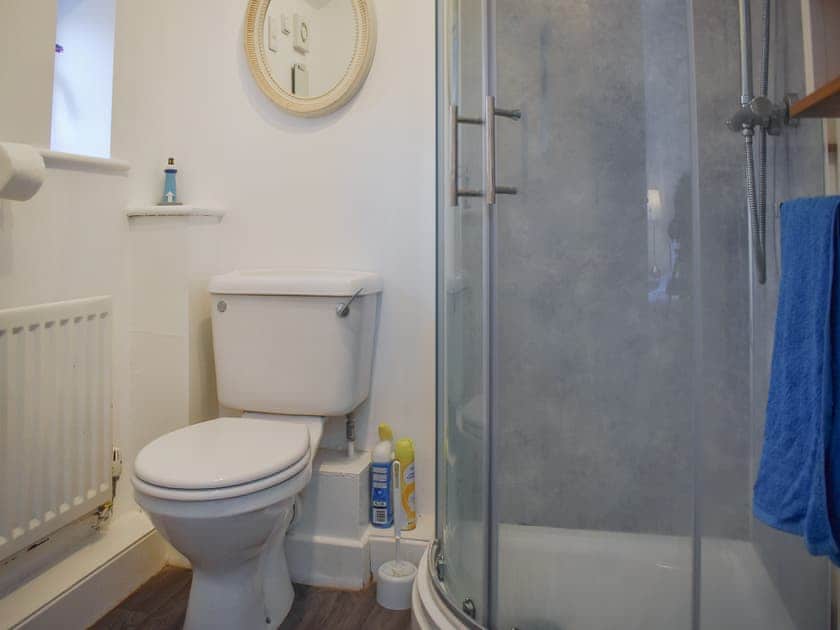 Bathroom | Guillemot Cottage, Seahouses