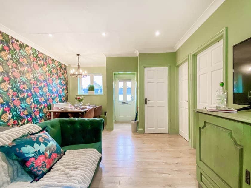 Living room/dining room | H&H-The Old Chippy, Codford, near Warminster
