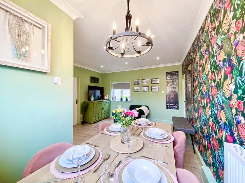 Living room/dining room | H&H-The Old Chippy, Codford, near Warminster