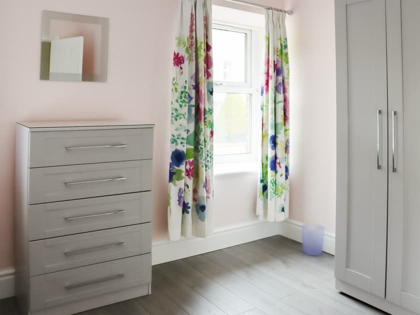 Twin bedroom | Isallt, Nantlle, near Beddgelert