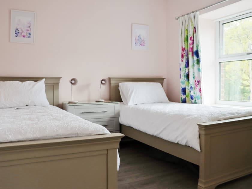 Twin bedroom | Isallt, Nantlle, near Beddgelert