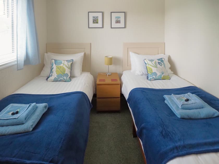 Twin bedroom | Robin Lodge - Valley View Lodges, Nawton, near Helmsley