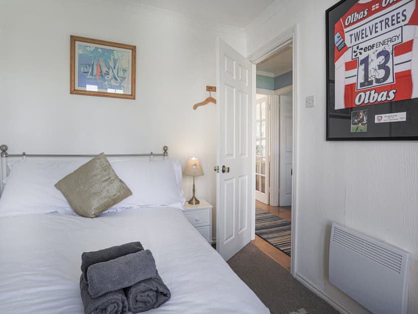 Double bedroom | 31 Lower Elms, Rock