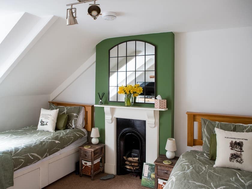 Twin bedroom | The Wheelhouse, Fowey