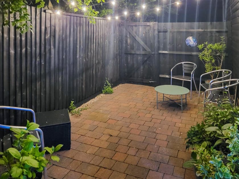 Private Courtyard  | Bluebell Lodge, Cambridge