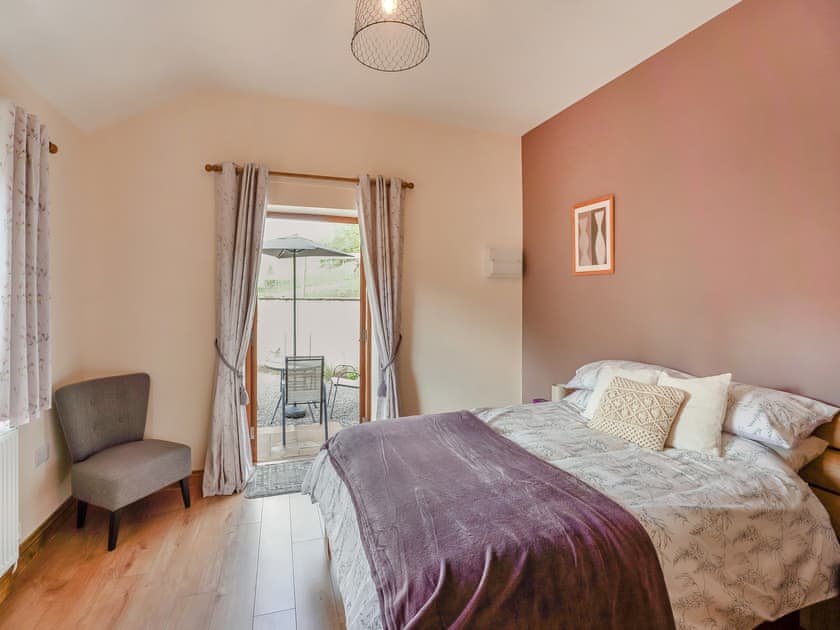 Double bedroom | Thornycroft Cottage, Earlswood, near Chepstow