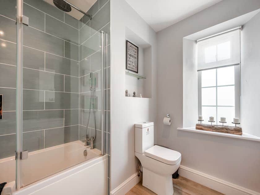 Bathroom | Park House Apartment, Tenby