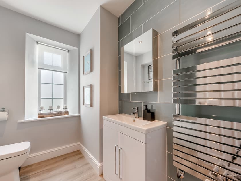 Bathroom | Park House Apartment, Tenby