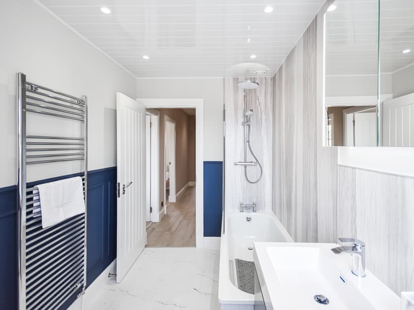 Bathroom | Struan Holiday Home, Kilconquhar