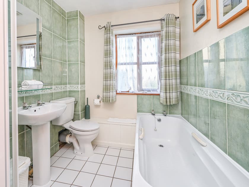 Bathroom | Waggoners Cottage - Polean Farm Cottages, Pelynt, near Looe