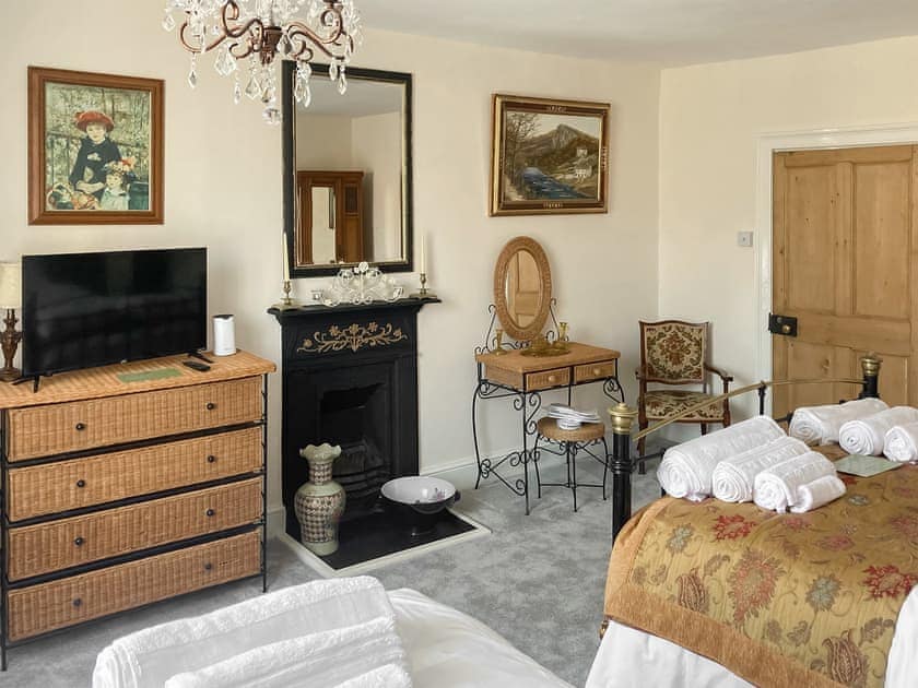Twin bedroom | Moulsham House, Stoke Ferry
